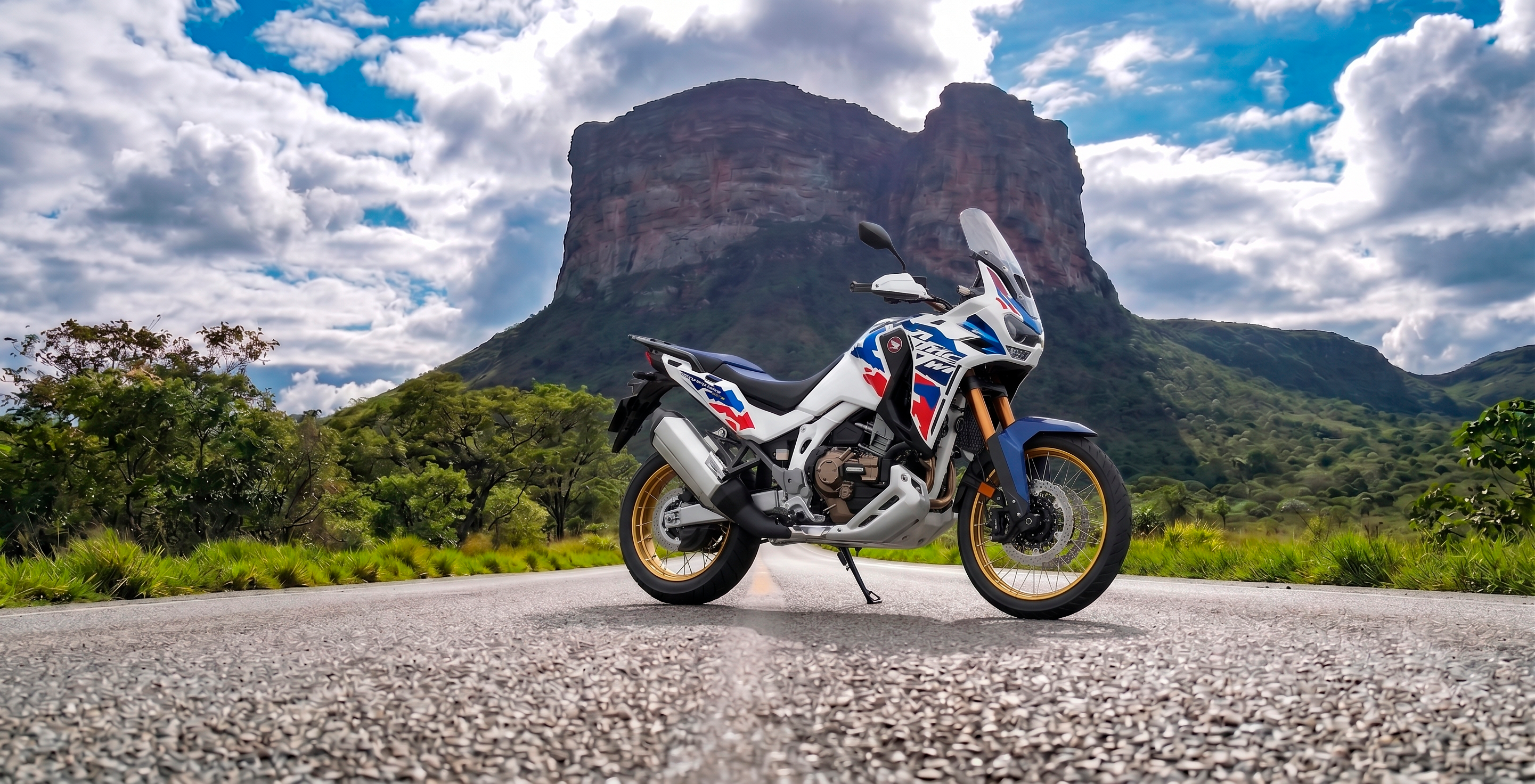 Honda Africa Twin em estrada